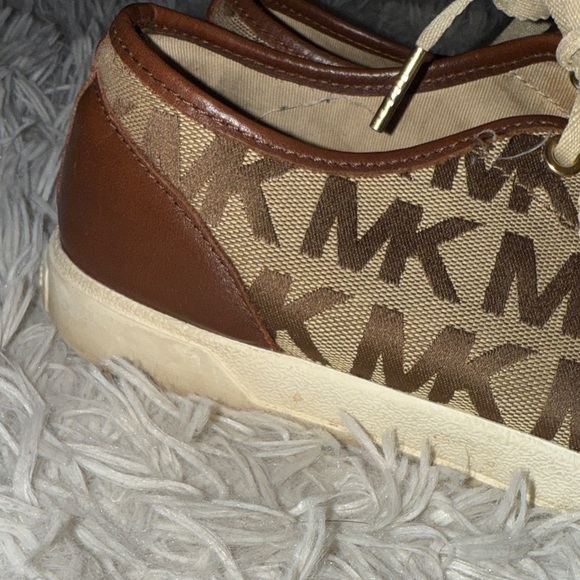 Michael Kors shoes and scarf set Brown and Tan women’s Shoes - Picture 10 of 16